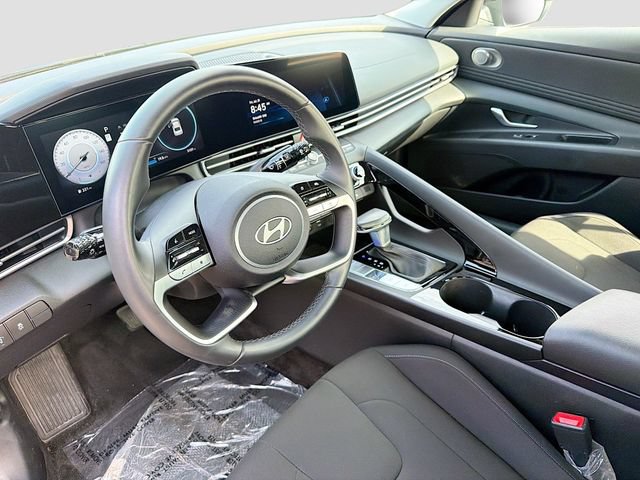 Certified 2025 Hyundai Elantra SEL FWD image 9