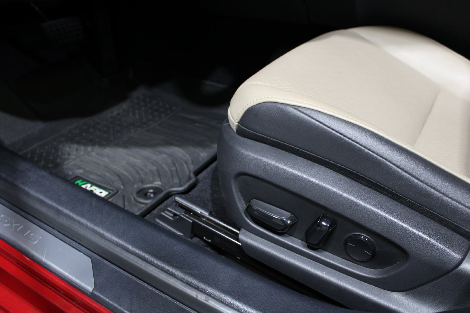 Used 2020 Lexus ES 300h w/ Premium Package FWD image 26