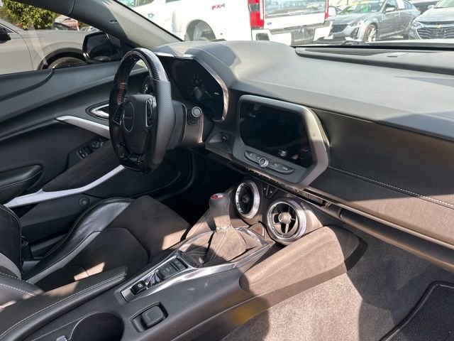 Used 2018 Chevrolet Camaro SS RWD image 10