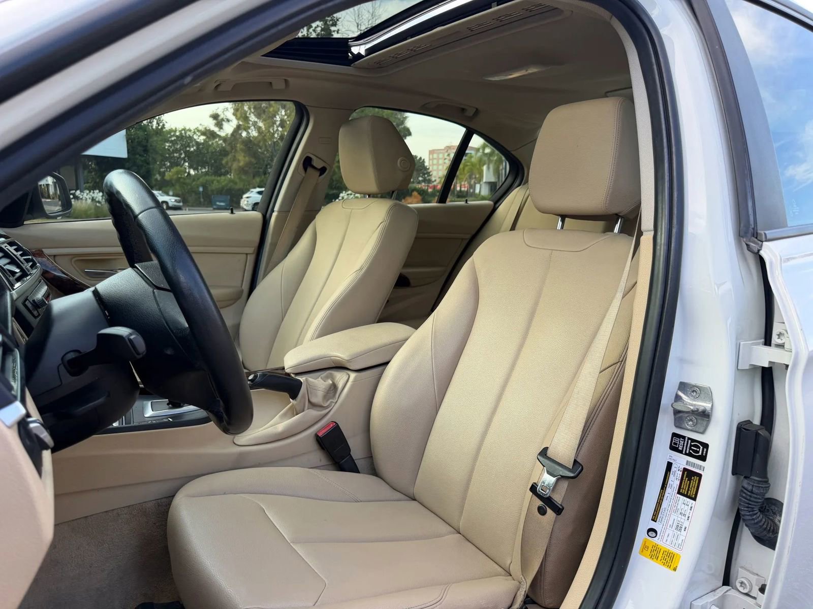 Used 2014 BMW 320i Sedan RWD image 2