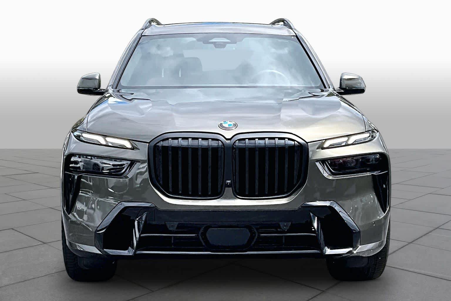 Used 2025 BMW X7 xDrive40i w/ M Sport Package AWD/4WD image 4