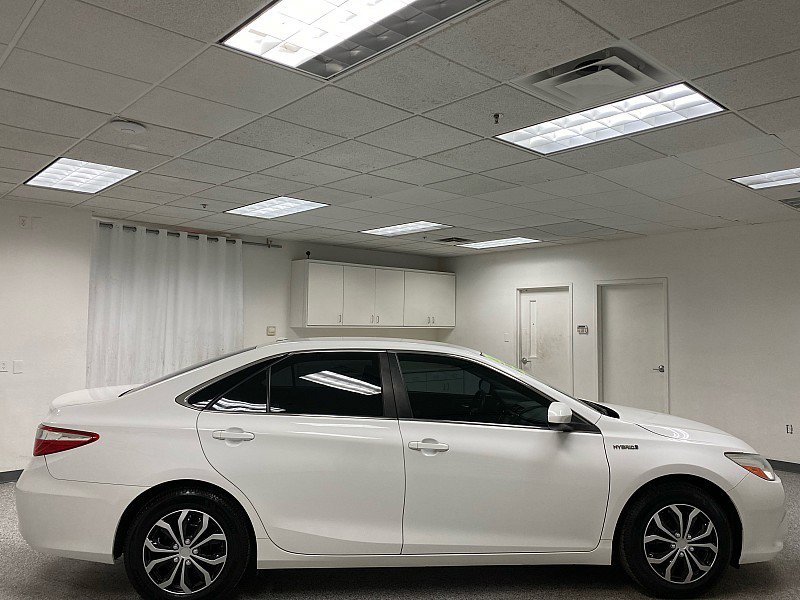 Used 2015 Toyota Camry LE image 4