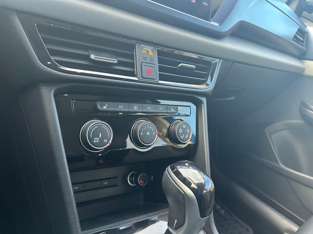 Used 2023 Volkswagen Taos SE w/ Panoramic Sunroof Package image 47