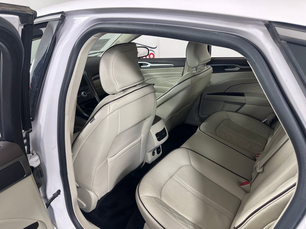 Used 2017 Ford Fusion Platinum AWD/4WD image 22