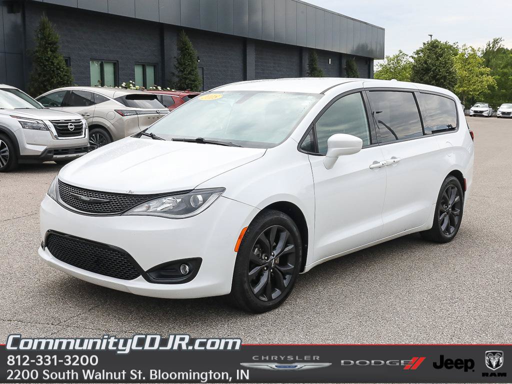 Used 2018 Chrysler Pacifica Touring Plus w/ S Appearance Package FWD image 1