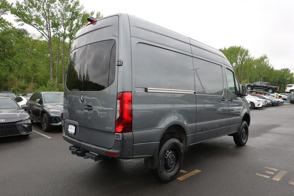 Used 2023 Mercedes-Benz Sprinter 2500 image 5