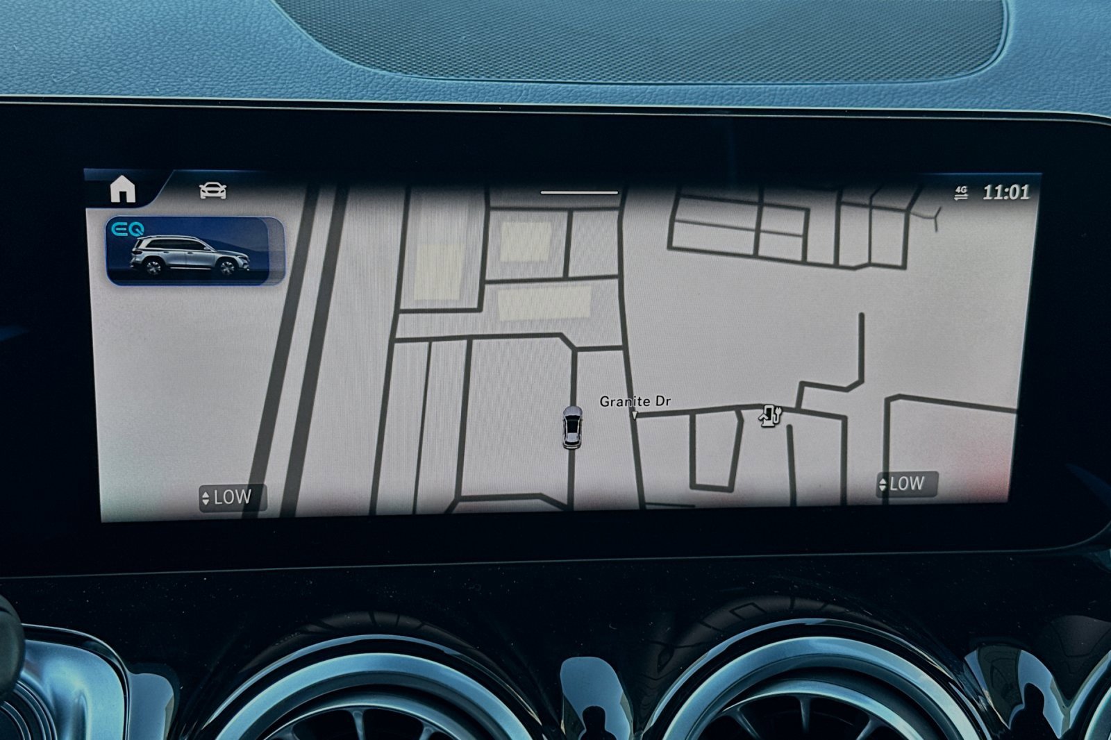 Used 2024 Mercedes-Benz EQB 300 4MATIC image 22