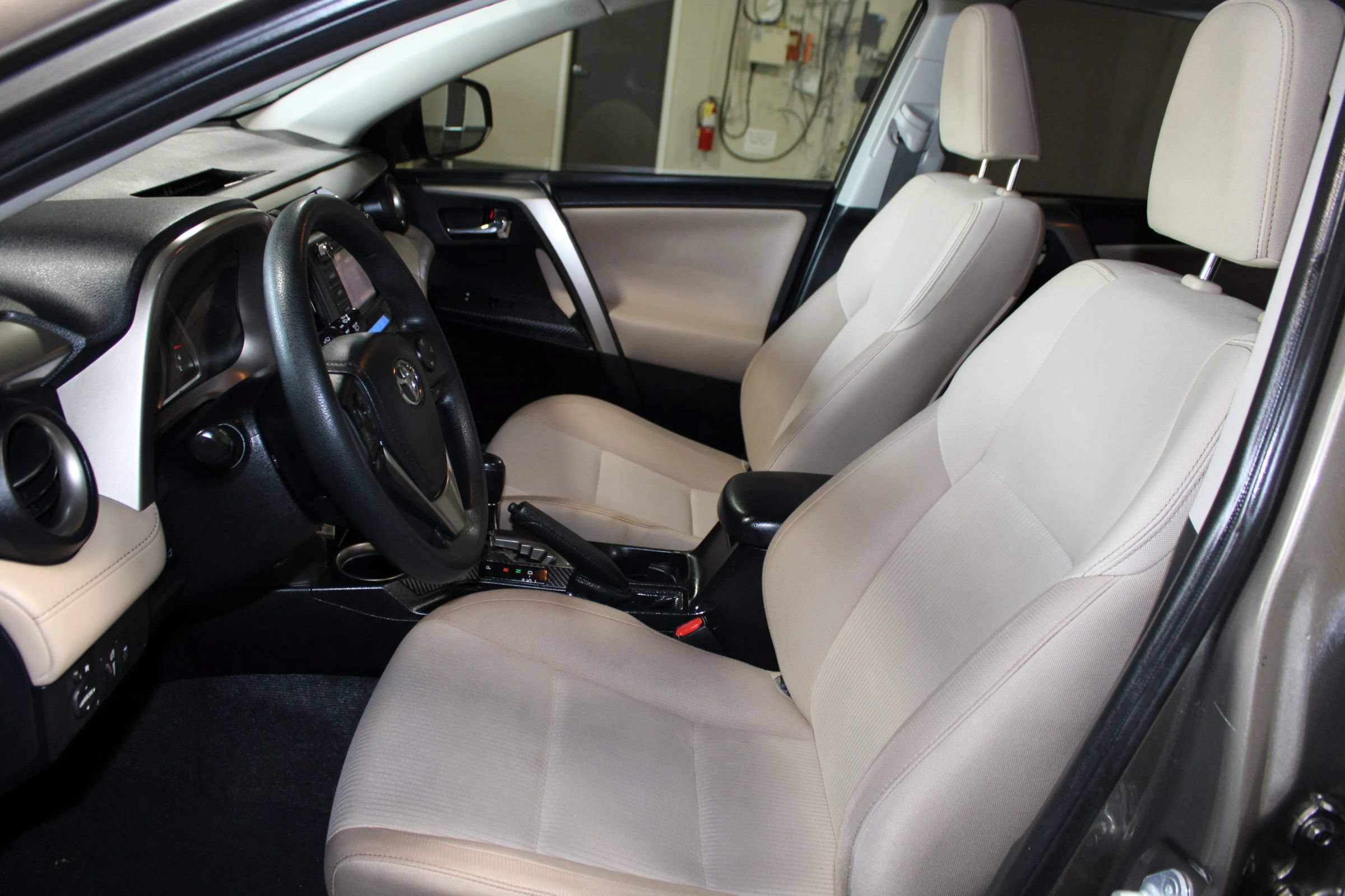 Used 2015 Toyota RAV4 XLE FWD image 22