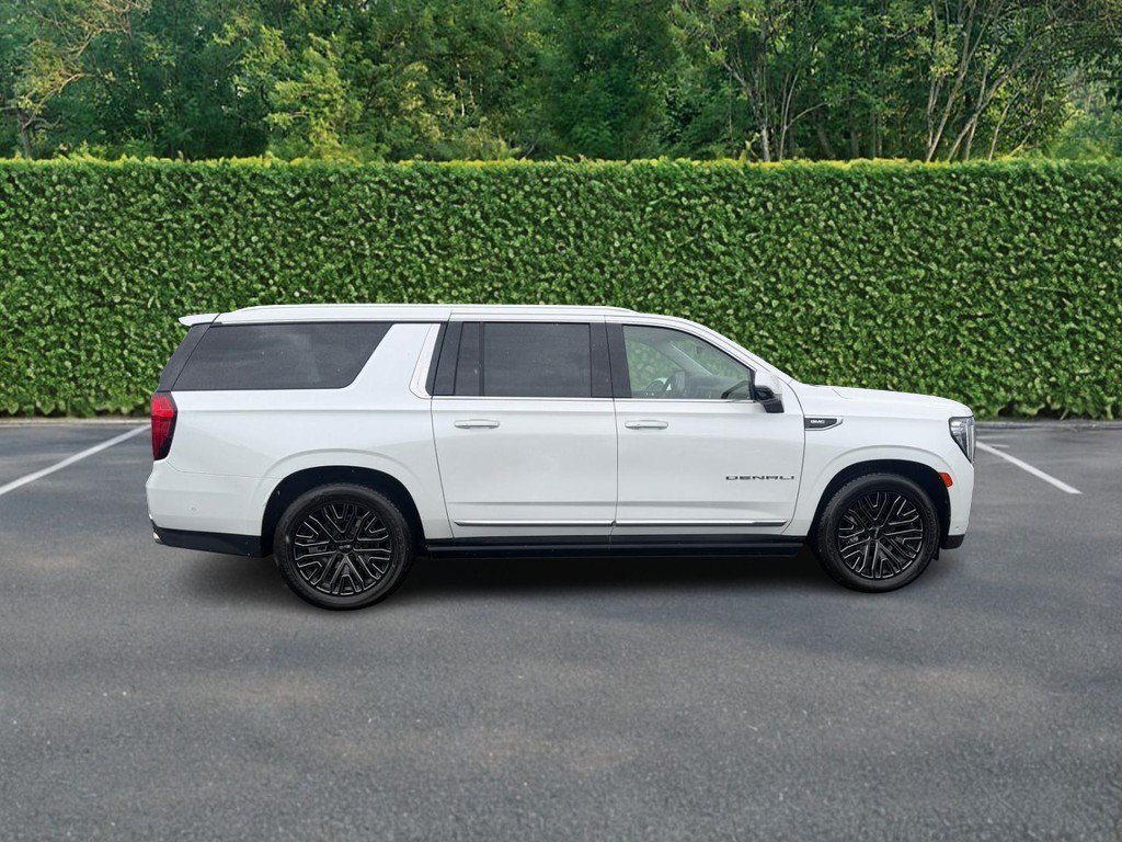 Used 2023 GMC Yukon XL Denali w/ Denali Reserve Package AWD/4WD image 2