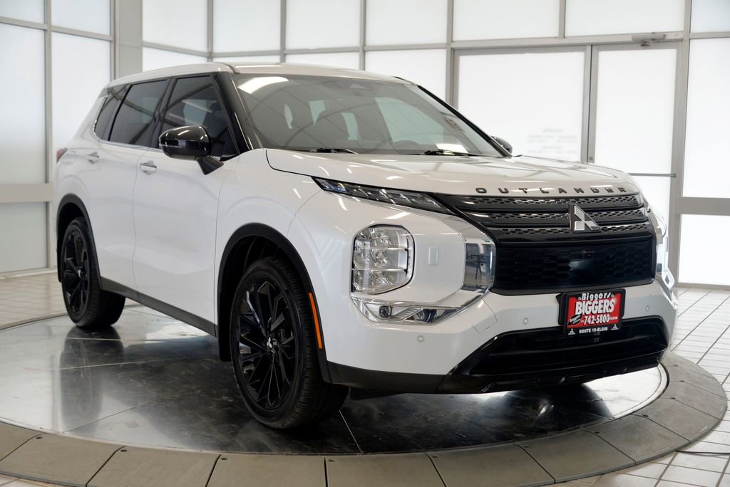 Used 2023 Mitsubishi Outlander SE Black Edition image 2