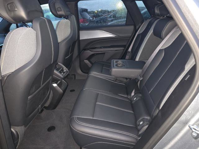 Used 2024 Cadillac Lyriq Tech image 12