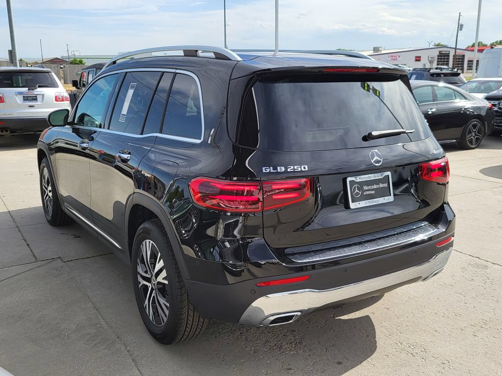 Used 2025 Mercedes-Benz GLB 250 4MATIC image 10