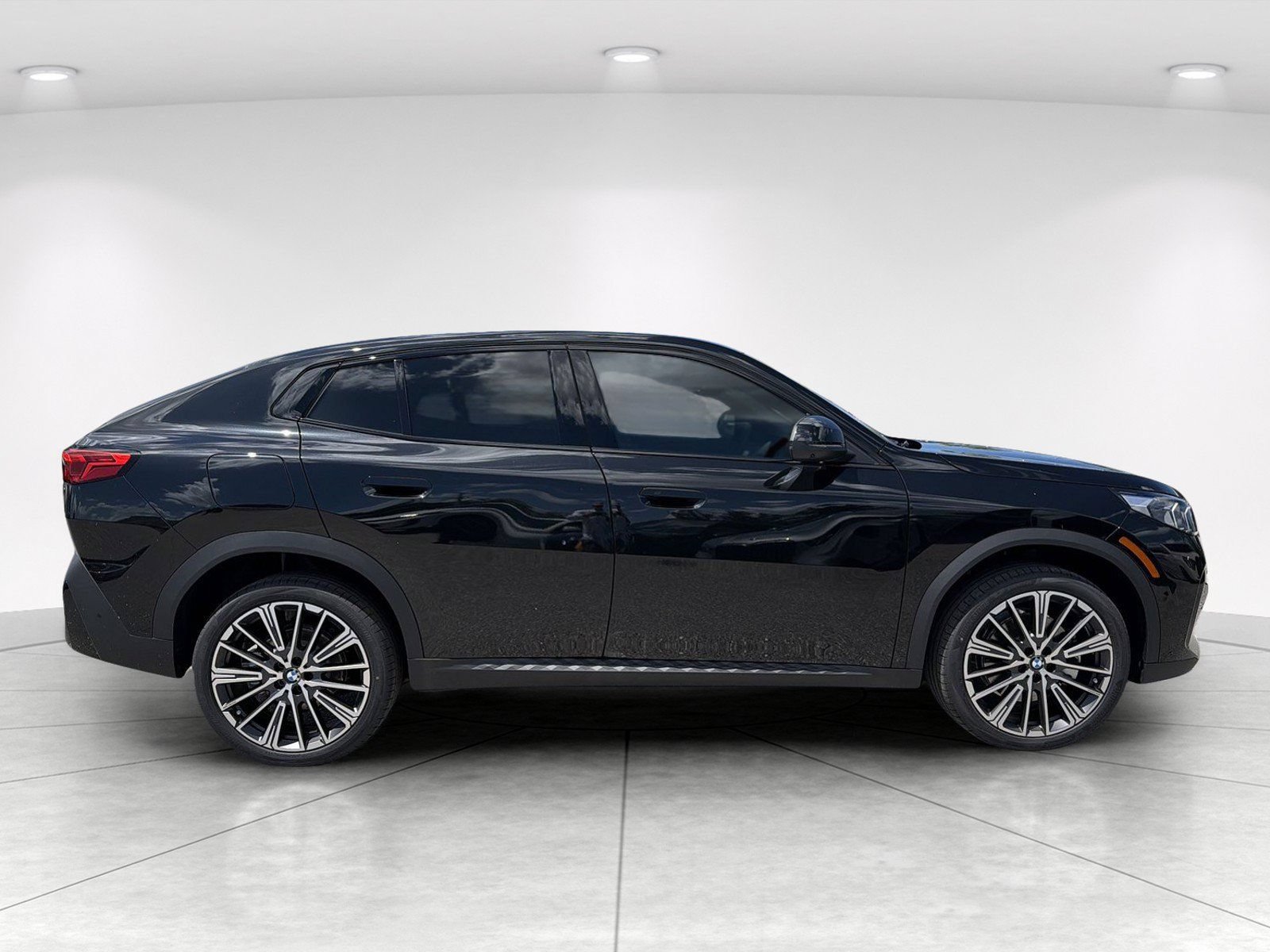 New 2026 BMW X2 xDrive28i w/ Technology Package AWD/4WD image 3
