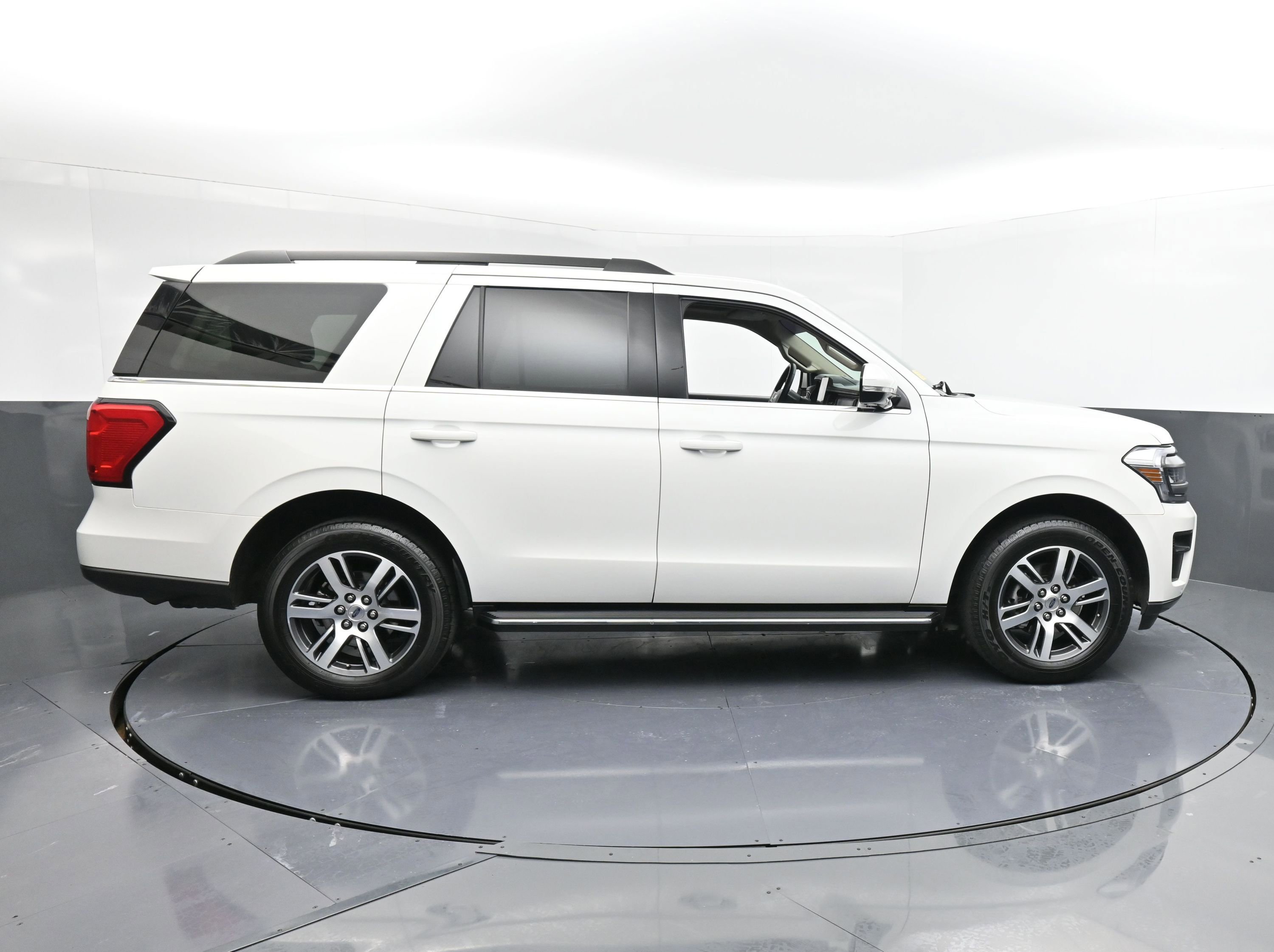 Certified 2022 Ford Expedition XLT image 9