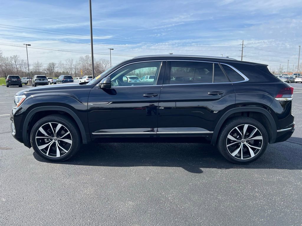 Used 2025 Volkswagen Atlas Cross Sport SEL Premium R-Line image 3