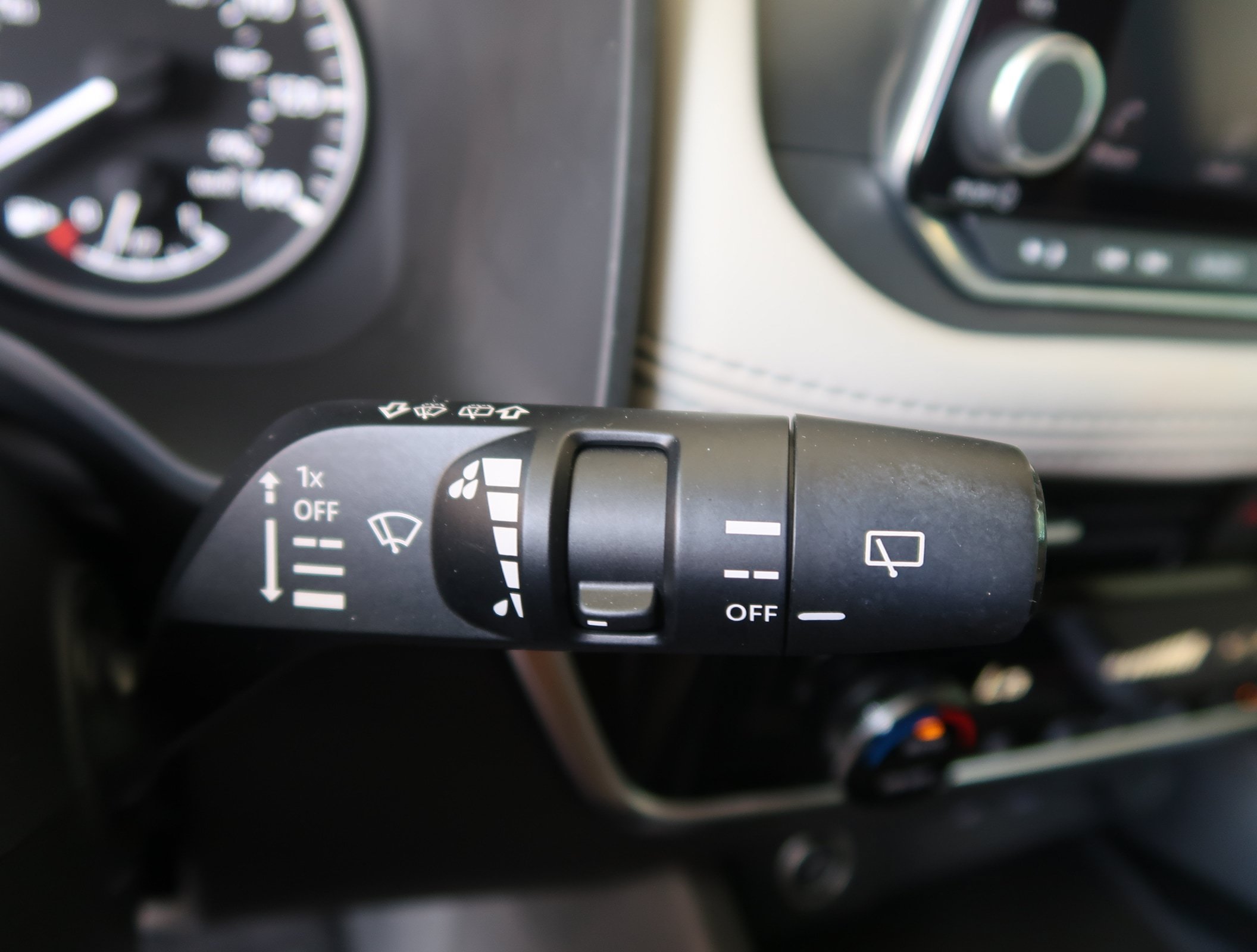 Used 2022 Nissan Rogue SV AWD/4WD image 27