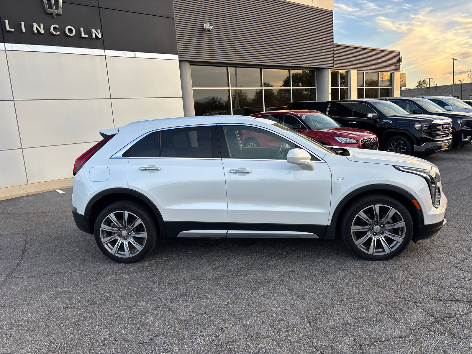 Used 2019 Cadillac XT4 Premium Luxury w/ Cold Weather Package image 8