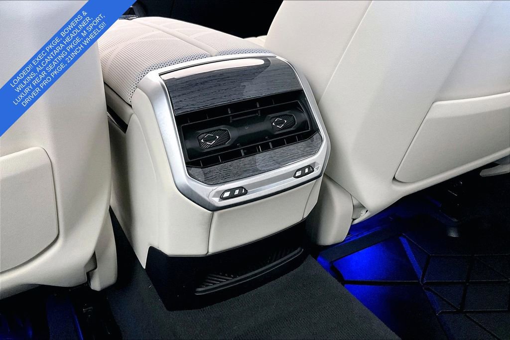 Used 2025 BMW 760i xDrive AWD/4WD image 32