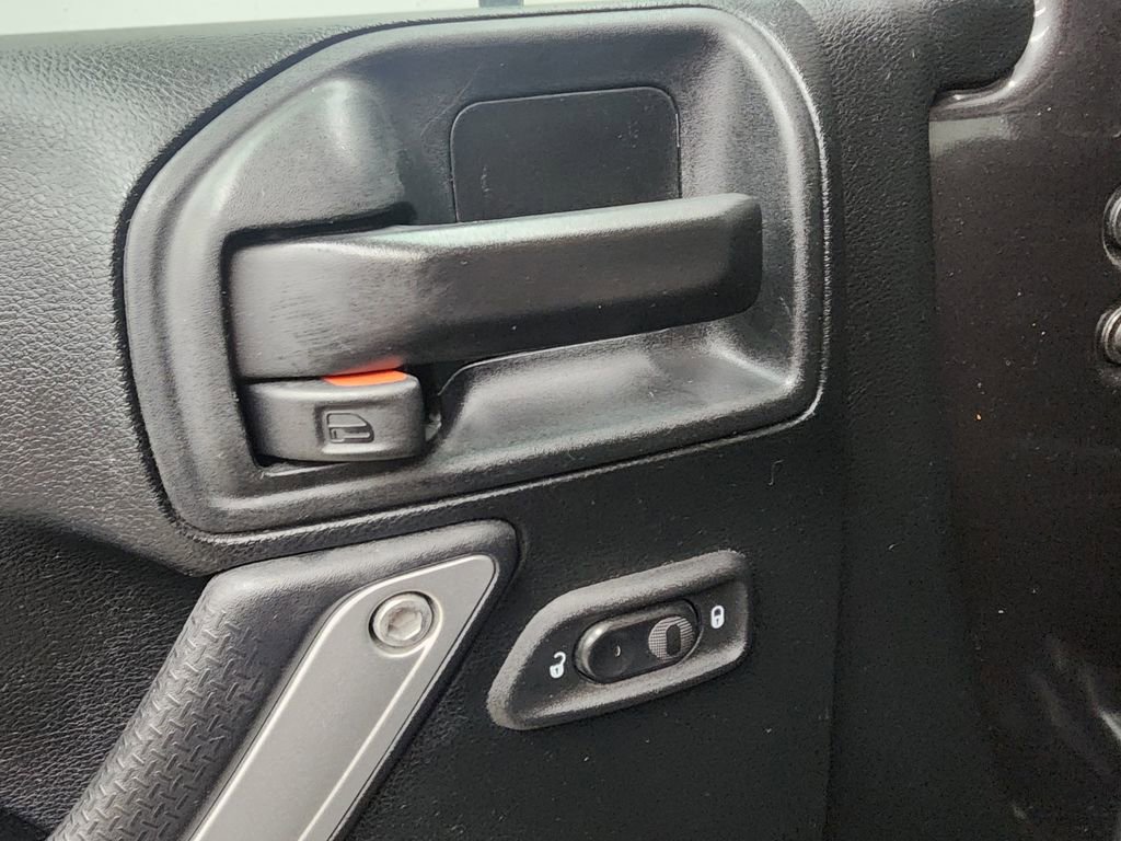 Used 2018 Jeep Wrangler Sahara w/ Connectivity Group image 10