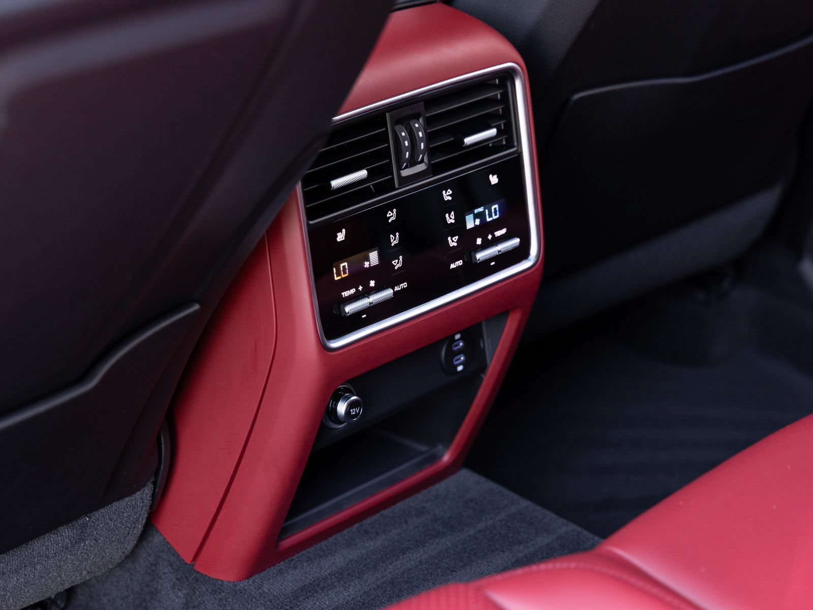 Certified 2023 Porsche Cayenne Turbo S AWD/4WD image 27