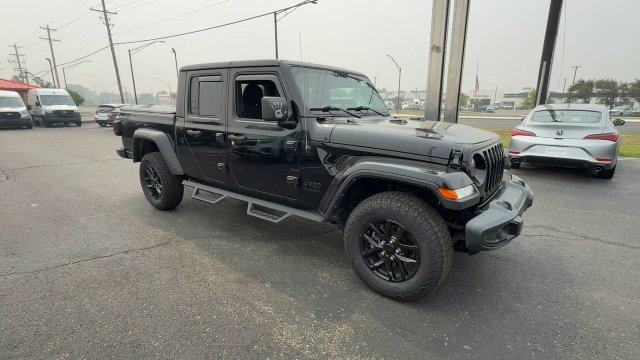 Used 2022 Jeep Gladiator Sport AWD/4WD image 2
