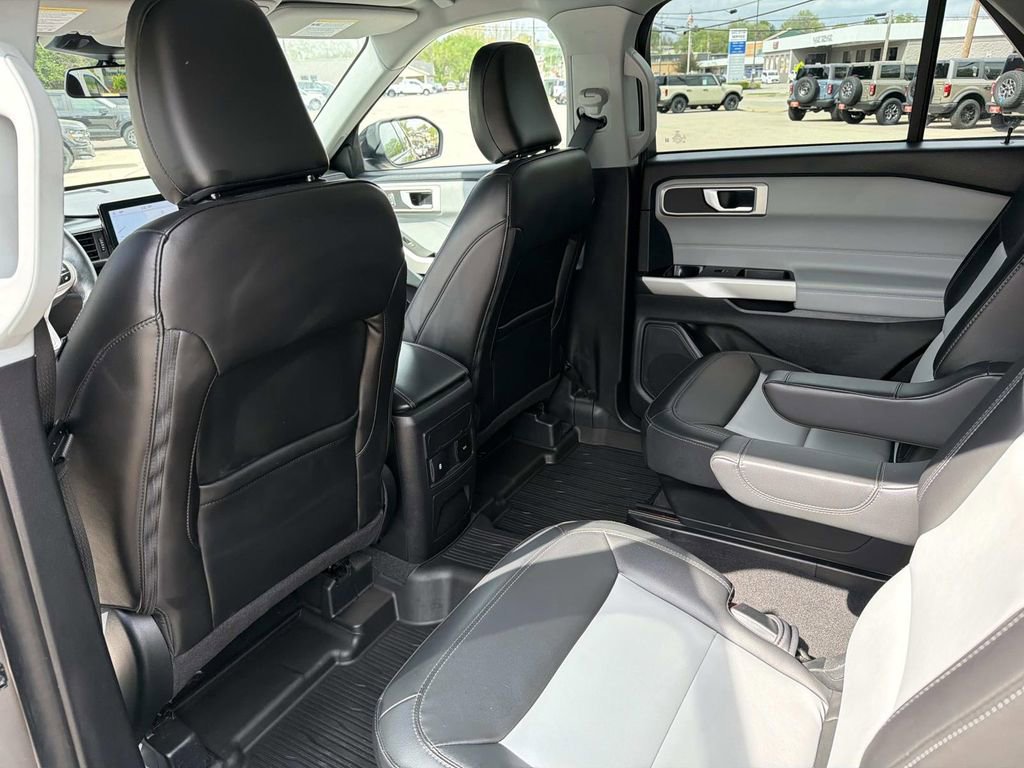 Used 2022 Ford Explorer XLT w/ Equipment Group 202A image 15