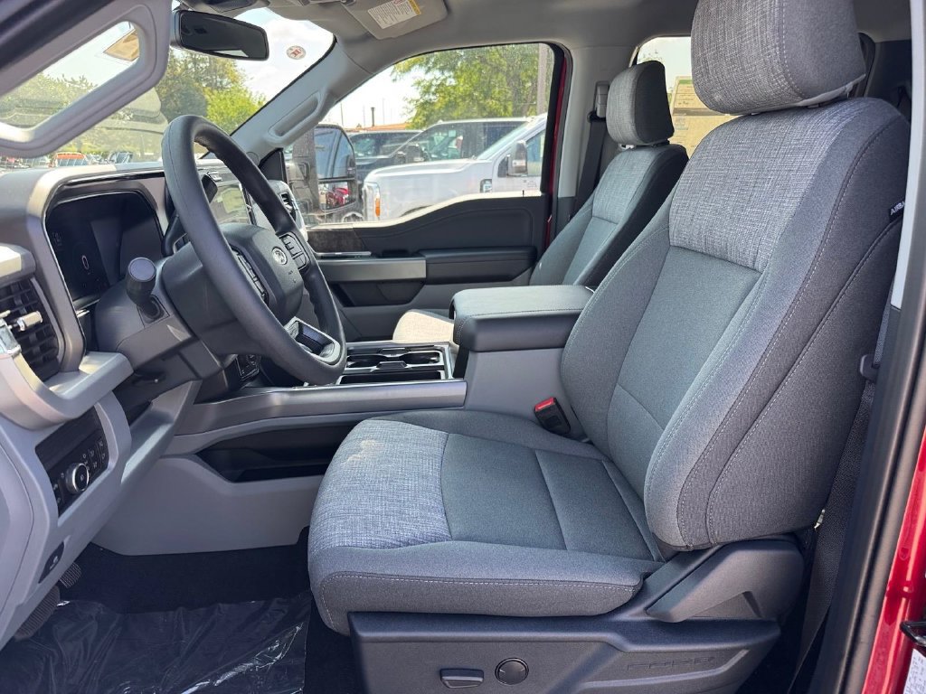 New 2026 Ford F350 XLT w/ XLT Premium Package AWD/4WD image 7