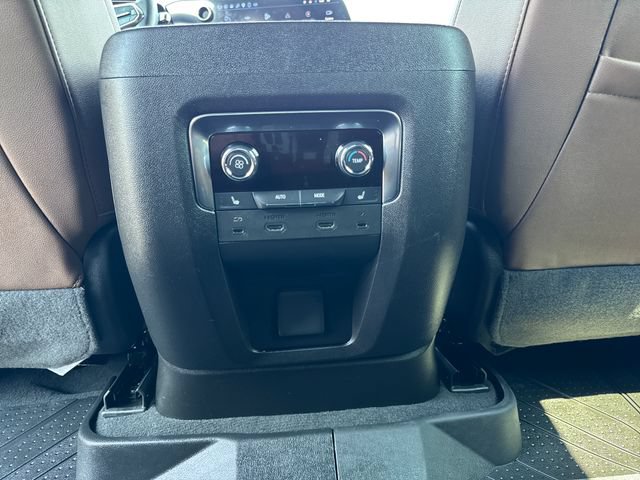 Used 2025 Chevrolet Tahoe High Country AWD/4WD image 32