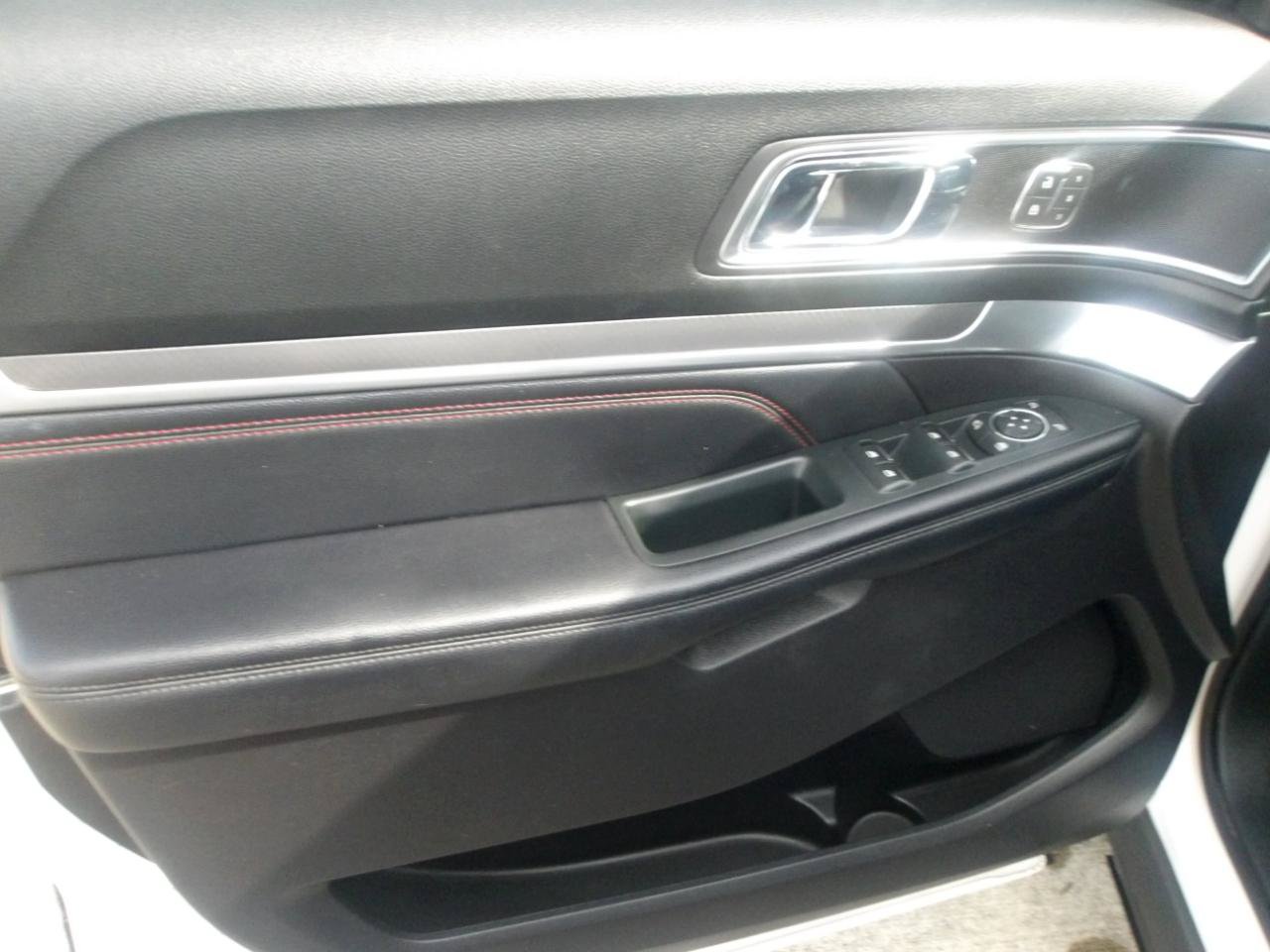 Used 2018 Ford Explorer Sport w/ Equipment Group 401A AWD/4WD image 18