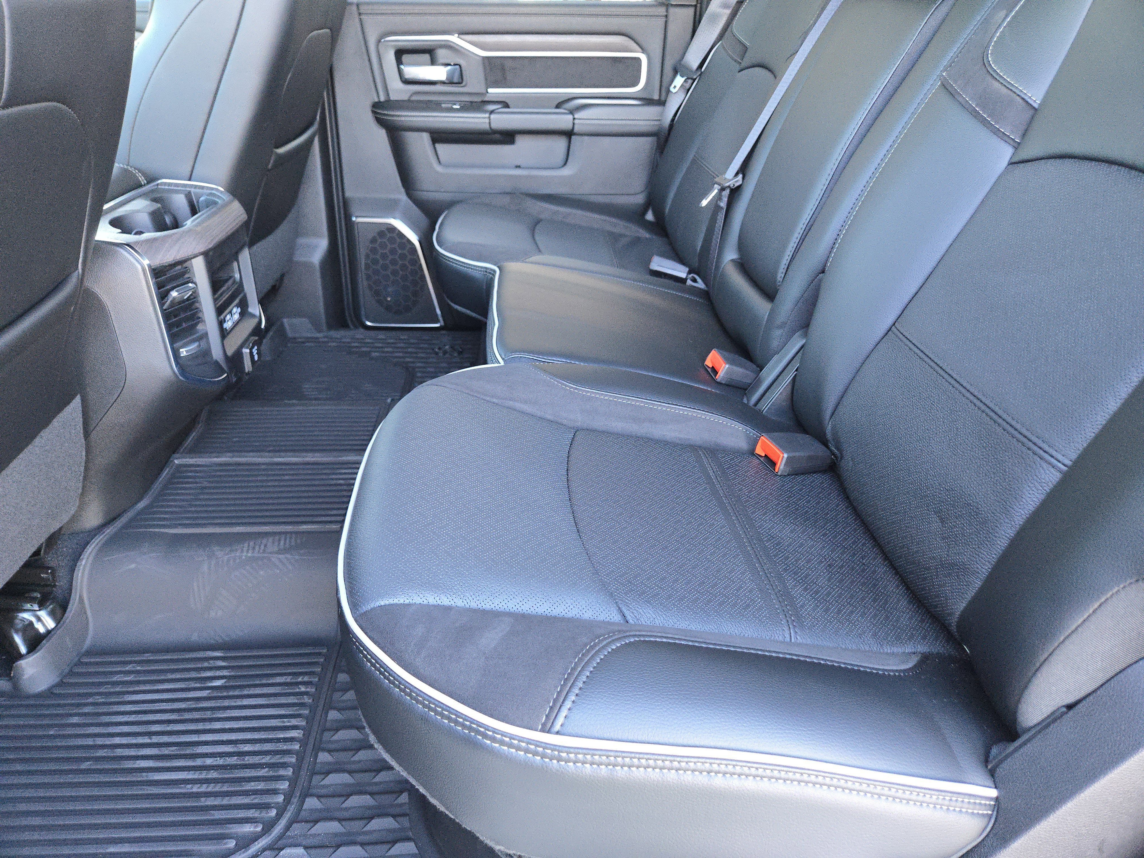 New 2026 RAM 3500 Laramie AWD/4WD image 21