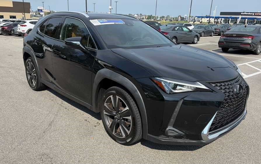 Used 2022 Lexus UX 200 w/ Accessory Package (Z2) FWD image 3