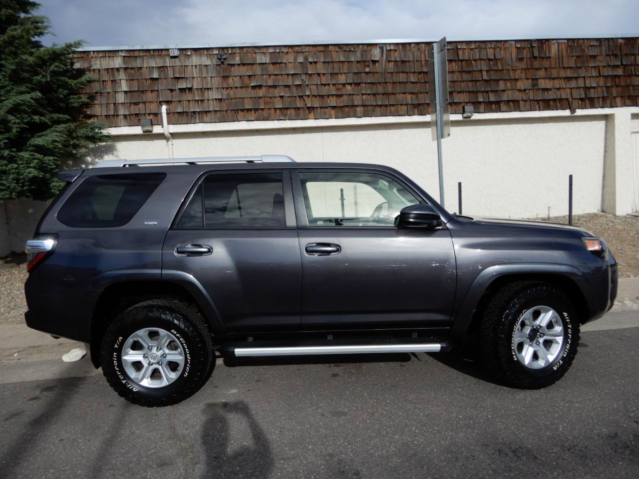 Used 2018 Toyota 4Runner SR5 AWD/4WD image 4