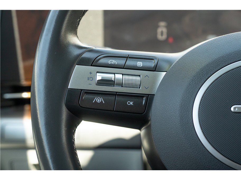 Used 2025 Hyundai Kona SEL FWD image 4
