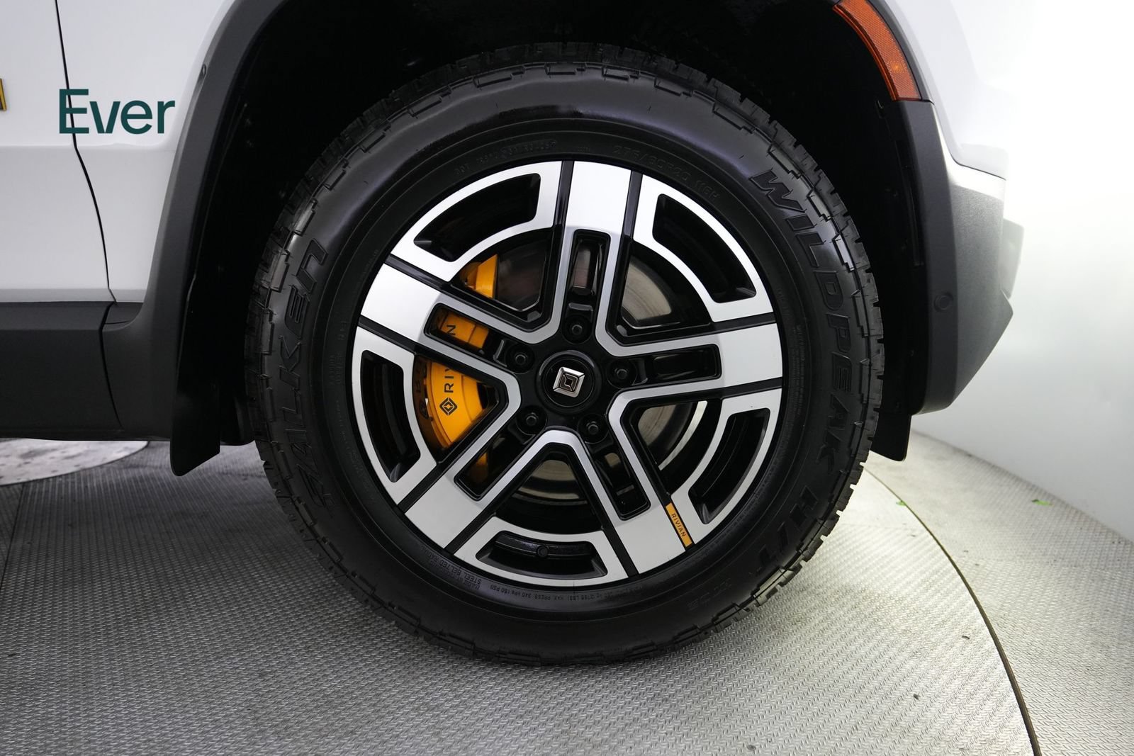 Used 2023 Rivian R1S Adventure AWD/4WD image 20