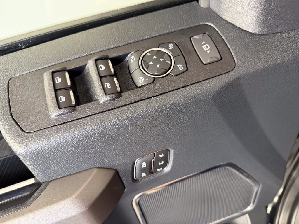 Used 2022 Ford F350 Platinum w/ Tremor Off-Road Package AWD/4WD image 19