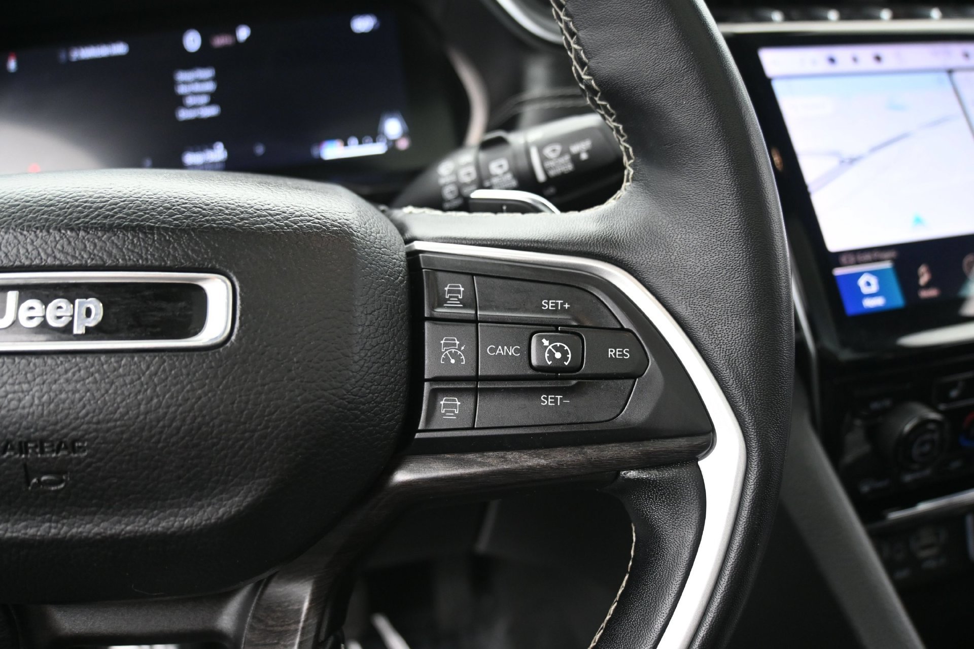 Used 2022 Jeep Grand Cherokee Limited AWD/4WD image 24