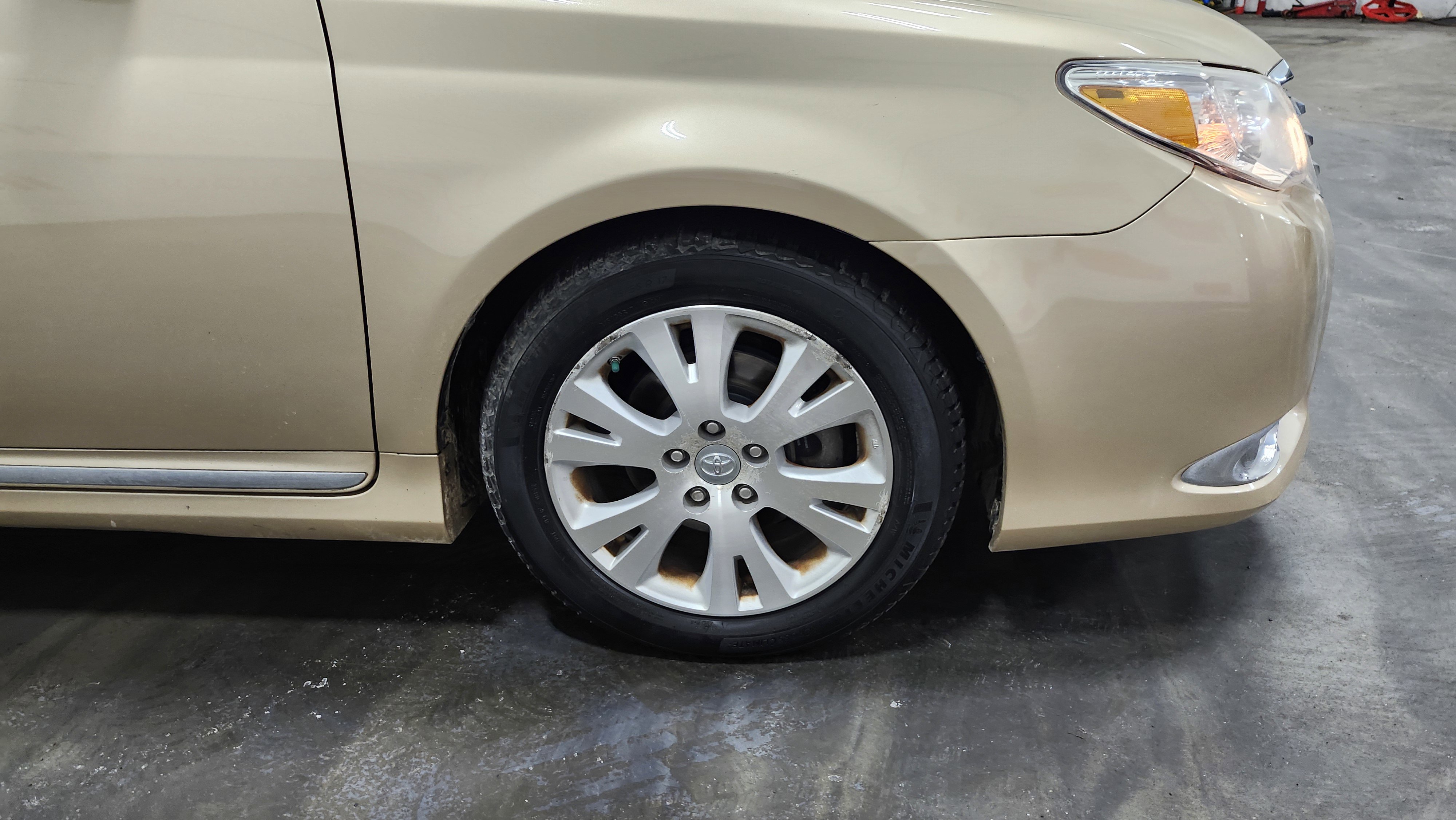 Used 2011 Toyota Avalon image 9