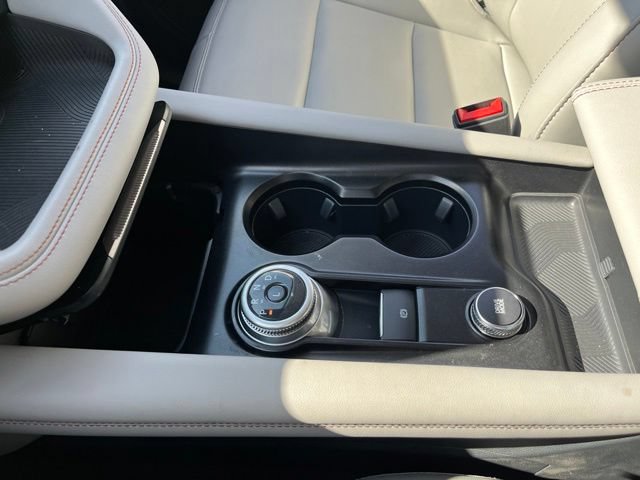 Used 2025 Ford Explorer Active w/ Active Comfort Package RWD image 14