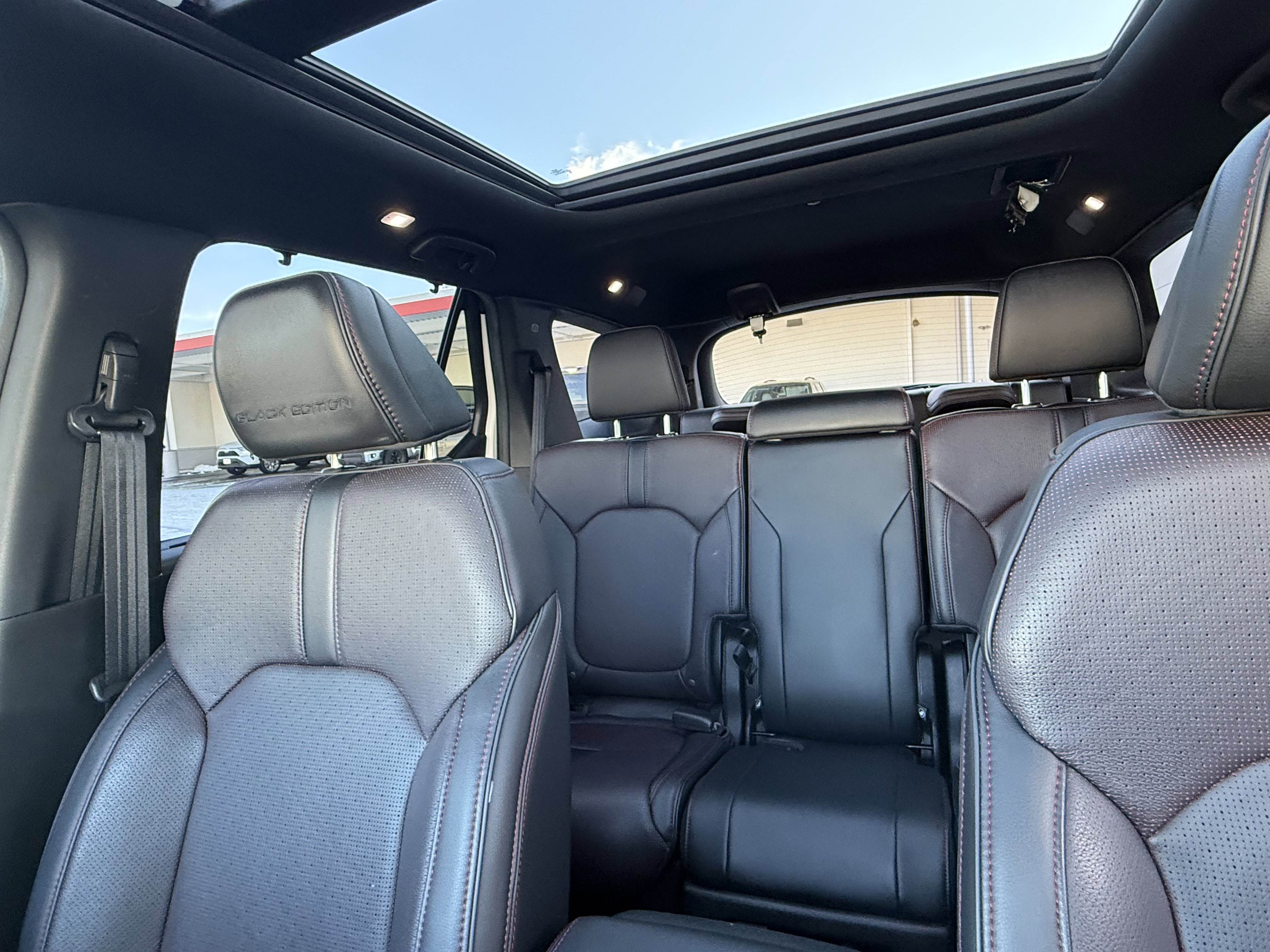 Used 2025 Honda Pilot Black Edition image 10