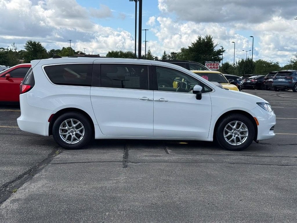 Certified 2023 Chrysler Voyager LX FWD image 2