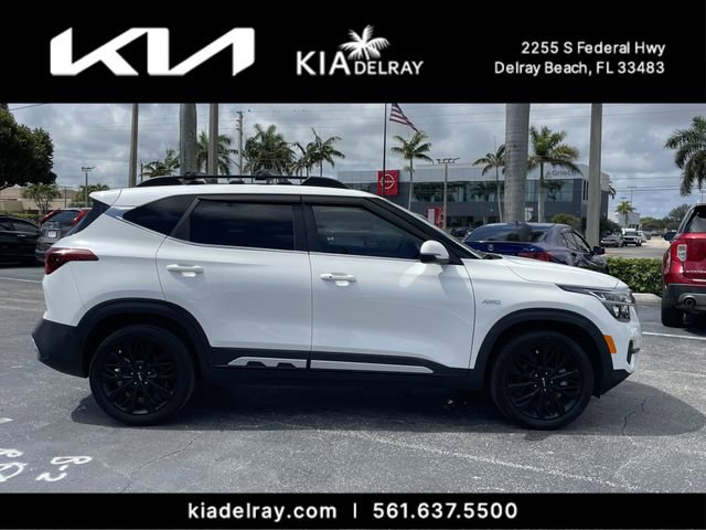 Used 2023 Kia Seltos Nightfall Edition image 2
