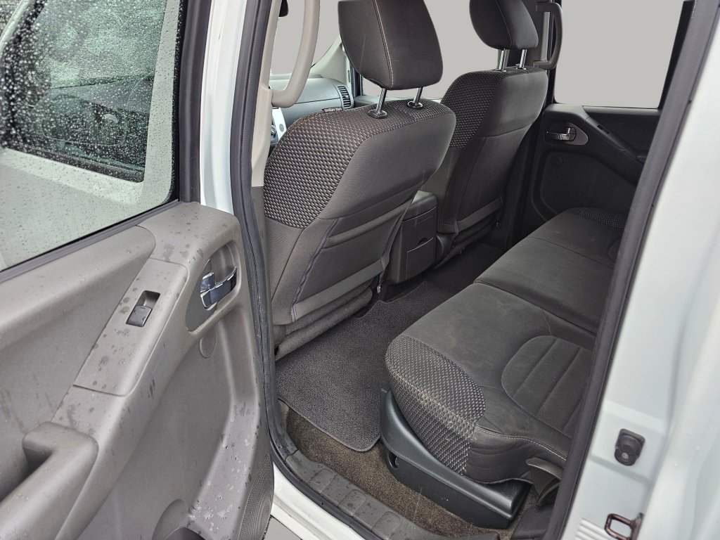Used 2015 Nissan Frontier PRO-4X image 22