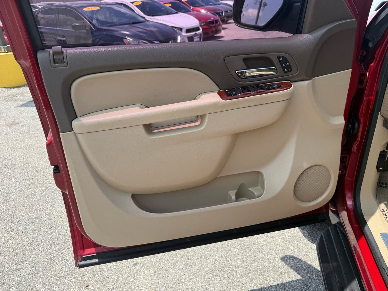 Used 2013 Chevrolet Suburban LTZ RWD image 13