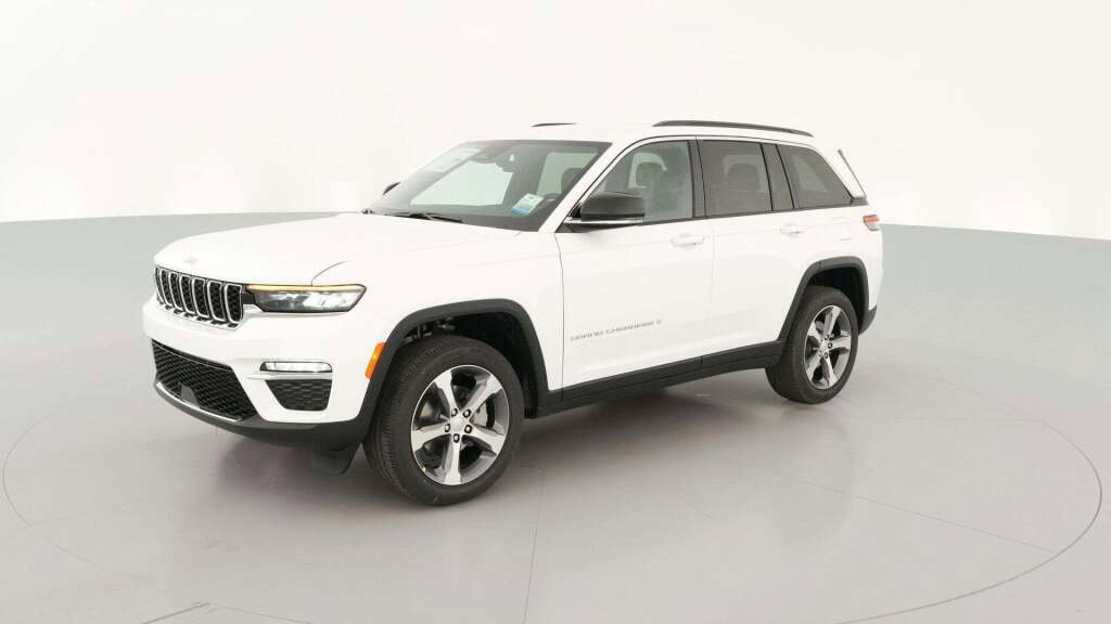 New 2025 Jeep Grand Cherokee Limited w/ Trailer Tow Package image 1