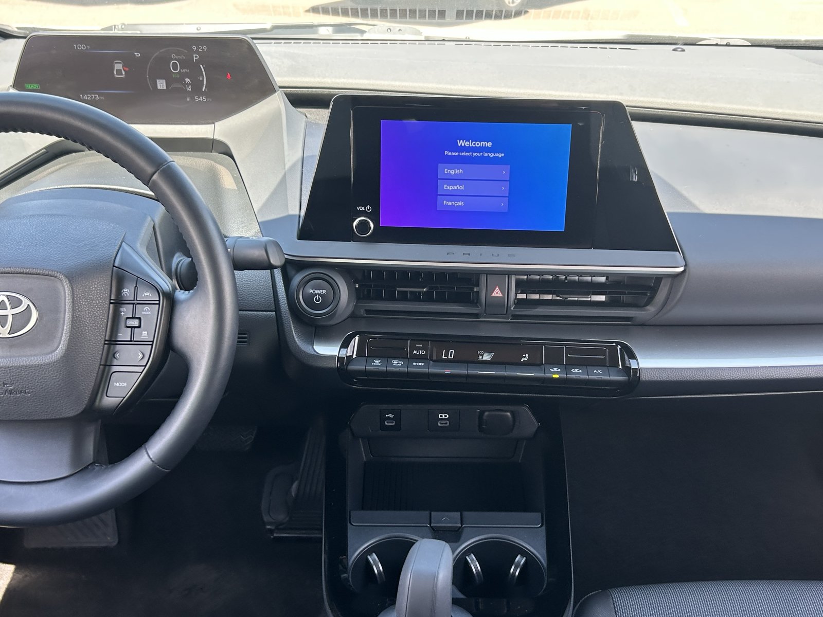 Used 2025 Toyota Prius LE FWD image 17