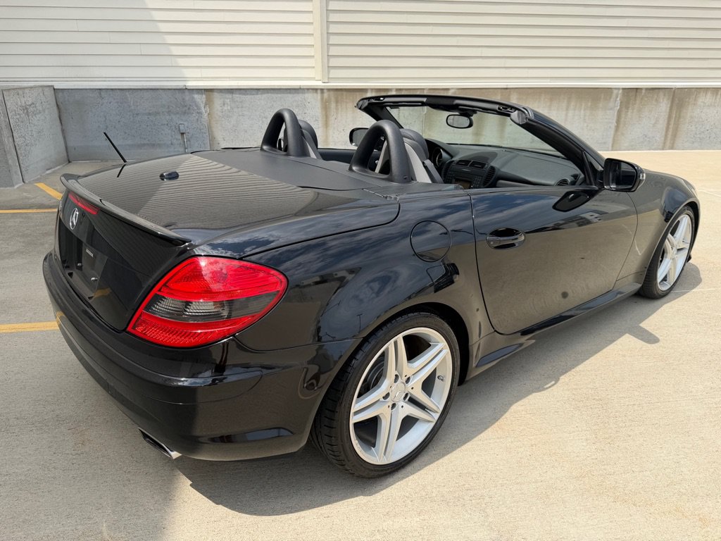 Used 2009 Mercedes-Benz SLK 300 image 3