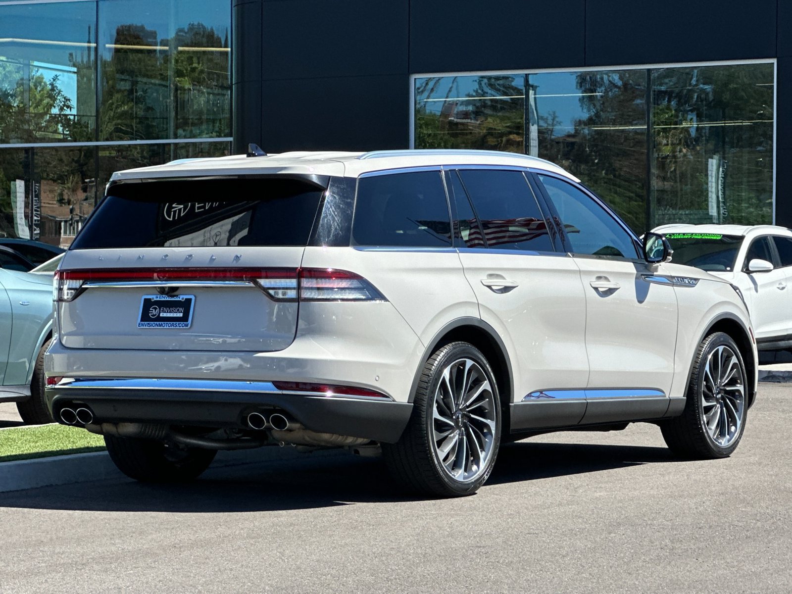 Used 2023 Lincoln Aviator Reserve w/ Equipment Group 201A RWD image 3