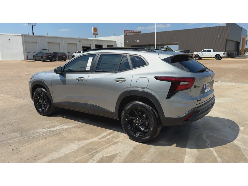 New 2026 Chevrolet Trax LT w/ Midnight Edition FWD image 6