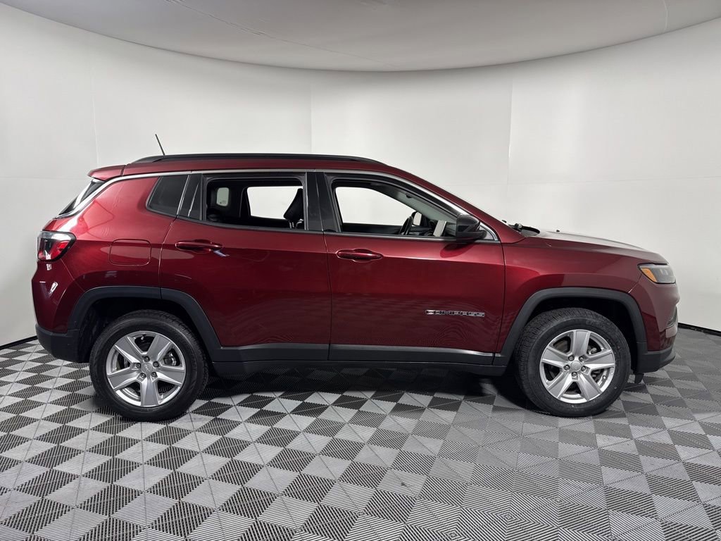 Used 2022 Jeep Compass Latitude w/ Sun and Sound Group image 8