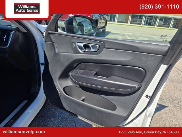 Used 2023 Volvo XC60 B5 Plus AWD/4WD image 15